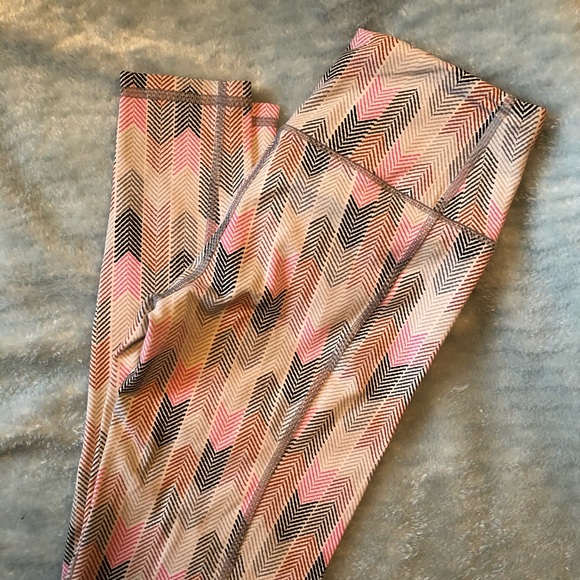 Victoria’s Secret Knockout Leggings size Small. - Picture 2 of 4